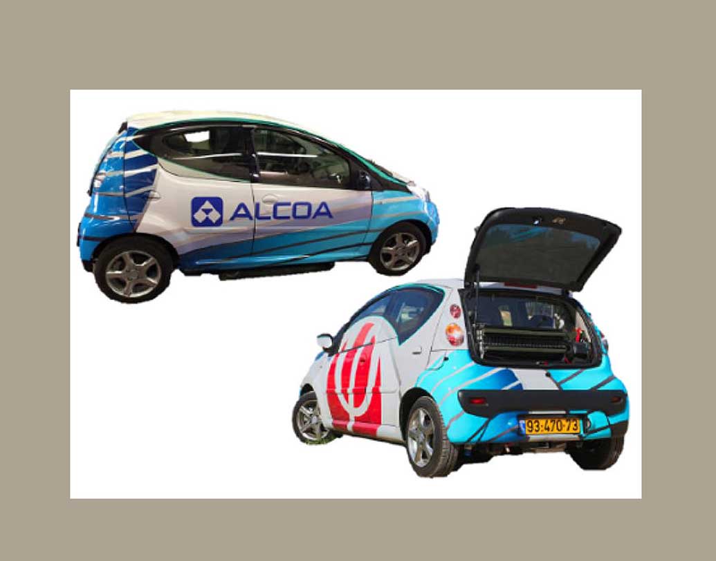 টানা ৩০ কিমি পর্যন্ত যেতে সক্ষম এই গাড়ি এক ব্যাটারিতেই। তবে ব্যাটারিতে ভরতে হবে জল, তা থেকেই অক্সিজেন নিতে সক্ষম হবে এটি। আরও খানিকটা চলতেও পারবে। জল আর বাতাসই এই গাড়ির ব্যাটারির শক্তির উৎস।