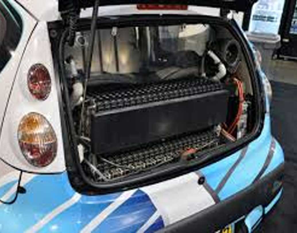 বিকল্প শক্তির অনুরাগী হওয়ায় মেটাল-এয়ার টেকনোলজির সাহায্য নিয়েছেন।ইজরায়েলের একটি বিশ্ববিদ্যালয়ের গবেষক আরিয়ে জাবানের গবেষণাগারে এই জিরো এমিশন-হাই ডেনসিটি সিস্টেমের ব্যাটারি তৈরি করা হয়েছে।