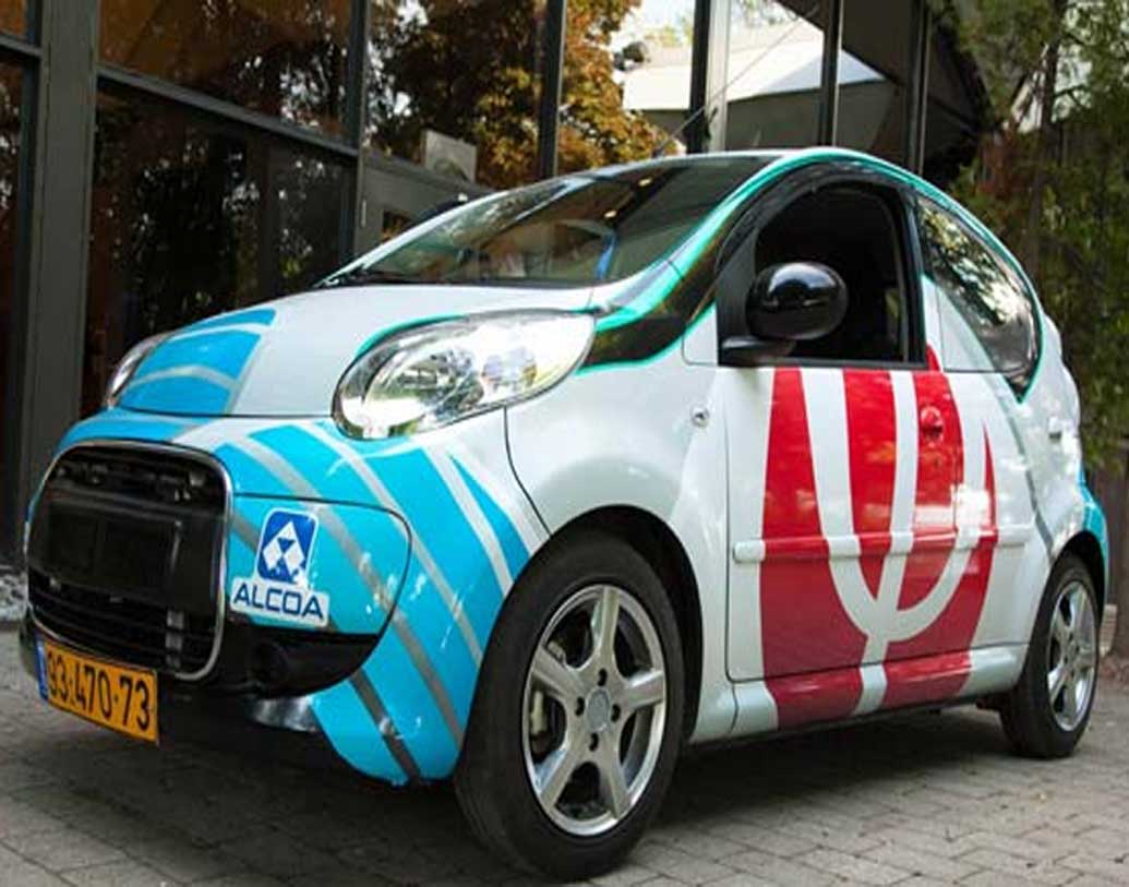 ইলেকট্রিক ভেহিকলে এই অ্যালুমিনিয়াম-এয়ার ব্যাটারি ব্যবহার করা হচ্ছে। এই গাড়ির ব্যাটারির সিস্টেমটিও সেভাবেই তৈরি।