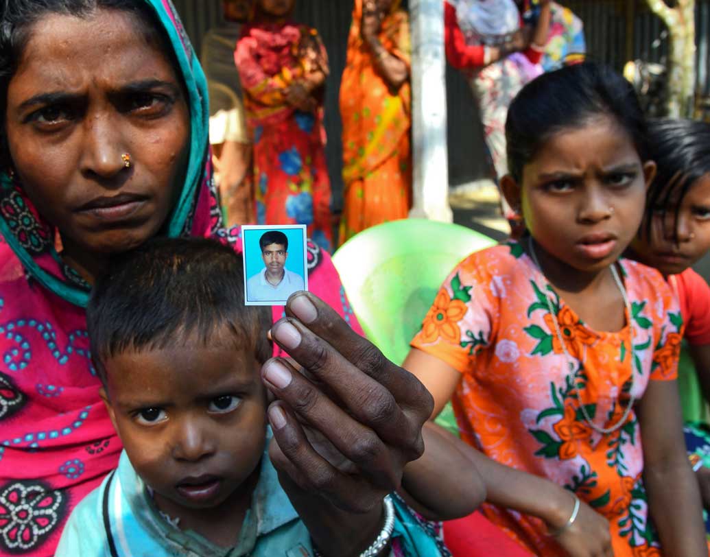 খনির মানচিত্র: স্থানীয় বাসিন্দা এবং বিশেষজ্ঞদের সঙ্গে কথা বলে একটি মানচিত্র তৈরি করেছেন উদ্ধারকারী দলের সদস্যরা। তাঁদের অনুমান, কসান খনিতে দুটি সমান্তরাল সুড়ঙ্গ রয়েছে। আড়াআড়ি সুড়ঙ্গের উচ্চতা পাঁচ ফুটের মতো।