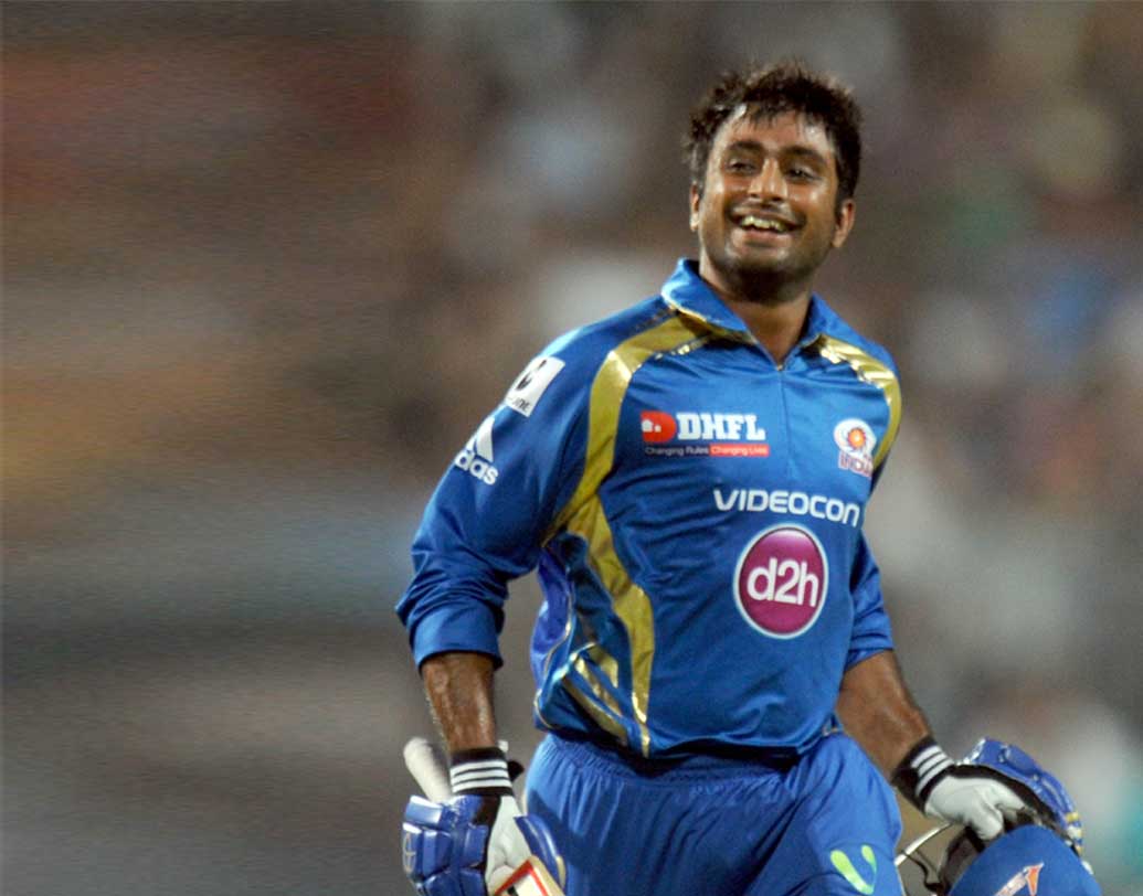 অম্বাতি রায়ুডু: ওয়েস্ট ইন্ডিজের বিরুদ্ধে ঘরের মাঠে অসাধারণ খেলেছিলেন। ওয়েস্ট ইন্ডিজের বিরুদ্ধে ৭২-এর উপর গড়ে রান করা এই ডানহাতি মাঝের ওভারগুলি বেশ দক্ষতার সঙ্গেই সামলেছেন।