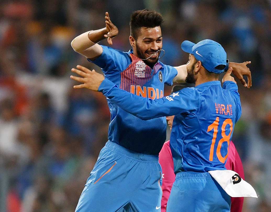 হার্দিক পাণ্ড্য: চোটের কারণ অনেক দিনই দলের বাইরে ছিলেন। এটাই হার্দিকের অস্ট্রেলিয়ার মাটিতে প্রথম একদিনের ম্যাচ হতে চলেছে। বল-ব্যাটের পাশাপাশি ফিল্ডার হার্দিকও দলের পক্ষে গুরুত্বপূর্ণ।