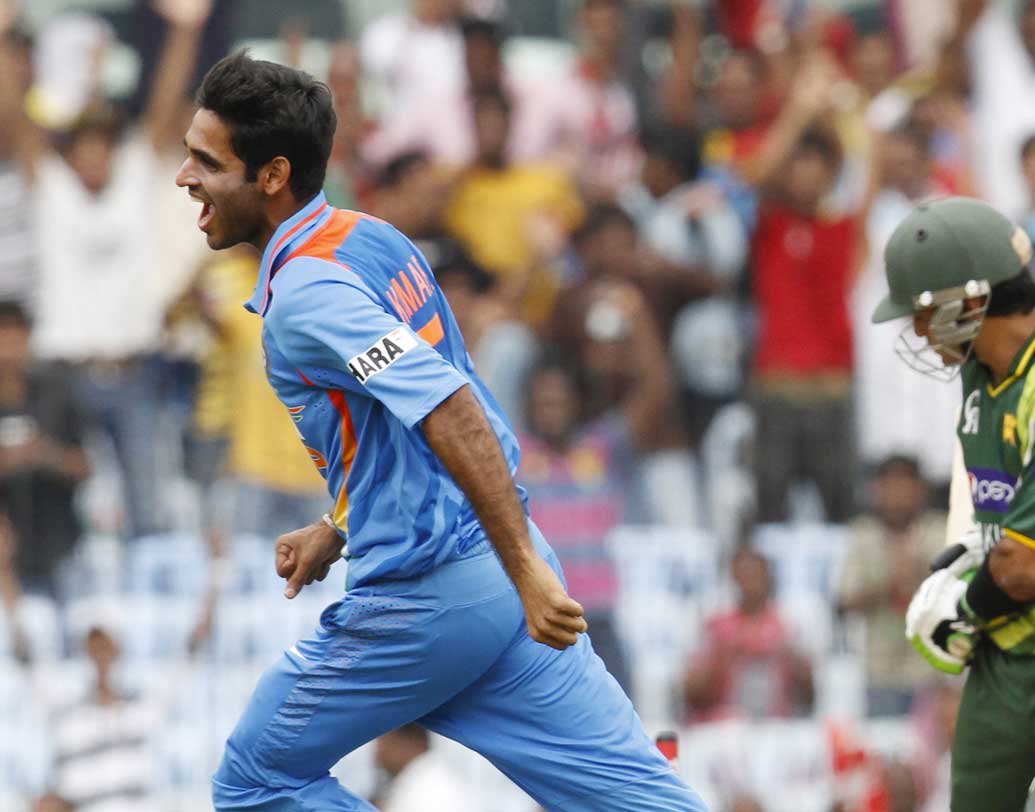 ভুবনেশ্বর কুমার: বুমরার বিশ্রামের কারণে দলের পেস আক্রমণের দায়িত্ব থাকছে ভুবির কাঁধেই। দেশের মাঠে সফল ভুবনেশ্বর অজিদের বিরুদ্ধেও সফল হবেন বলেই আশা করা যায়।