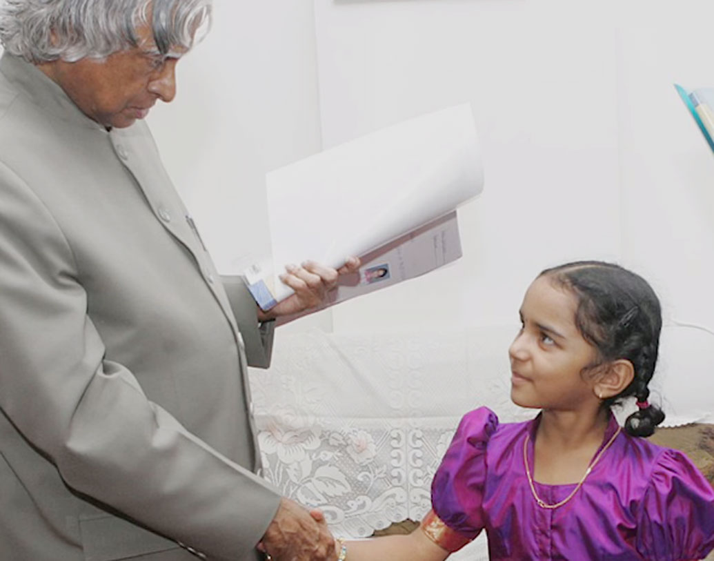 ছোট থেকে লেখালেখিতেও সমাদৃত সমহিথা। সৌর জগতের উপর তার একটি ১৬ পাতার আর্টিকল এতটাই ভাল ছিল যে, প্রাক্তন রাষ্ট্রপতি কালামের প্রশংসা পায় সেই লেখা। সেটাও মাত্র ৫ বছর বয়সে।