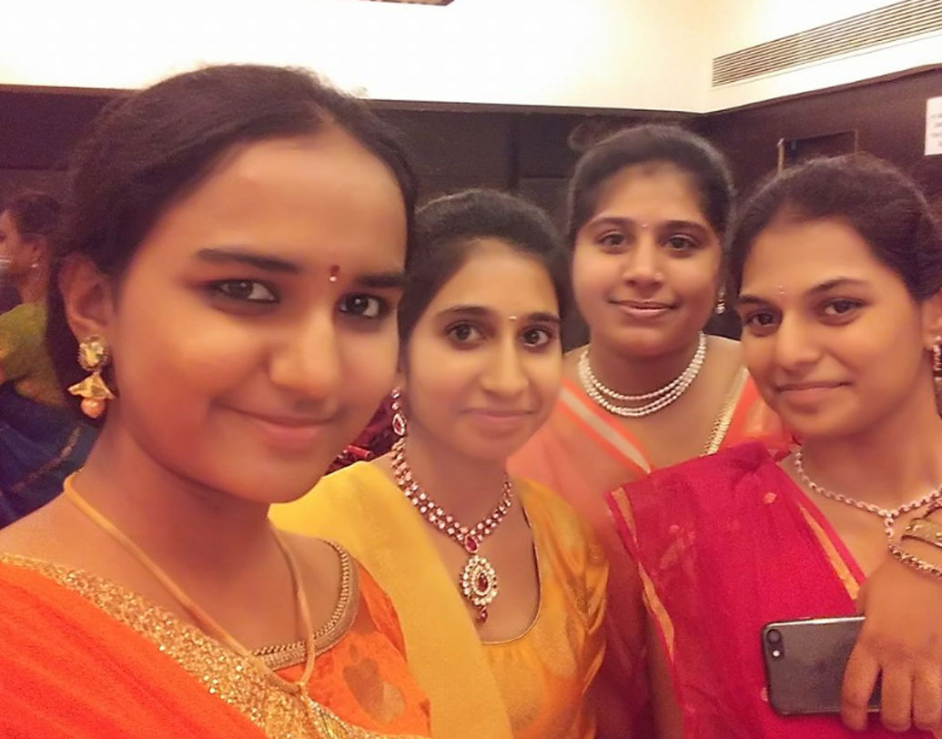 কিন্তু ভারতে ইঞ্জিনিয়ারিং পড়তে গেলে একটি ন্যূনতম বয়সের প্রয়োজন। তবে সমহিথার বিষয়টা ছিল একটু আলাদা। প্রতিভার জন্যই বয়সে ছাড় পায় সমহিথা, তাকে পড়ার অনুমতি দেয় তেলঙ্গনা রাজ্য সরকার। ইলেকট্রিক্যাল অ্যান্ড ইলেক্ট্রনিক্স ইঞ্জিনিয়ারিং নিয়ে পড়াশোনা করে সমহিথা। আর মাত্র ১৬ বছর বয়সে সে তেলঙ্গনার কনিষ্ঠতম ইঞ্জিনিয়ার হয়ে যায়।