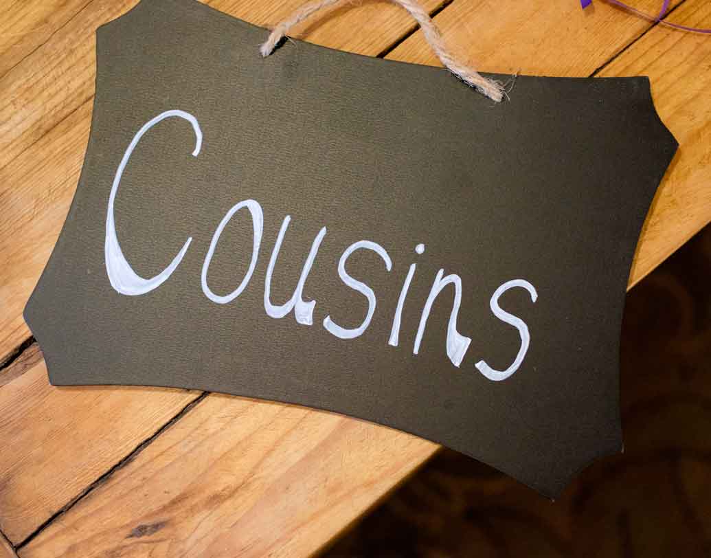 আমেরিকার ২৬টি প্রদেশে তুতো ভাইবোনদের মধ্যে প্রেমজ সম্পর্ক গড়ে উঠলে তাঁরা বিয়ে করতেই পারেন, তবে সে ক্ষেত্রে সন্তানধারণ করা যাবে না। পরবর্তী প্রজন্মের জিনগত ত্রুটিরোধ ও শারীরিক সমস্যা কমাতেই তুতো ভাইবোনের মধ্যে বিয়েতে সন্তানধারণের জন্য এমন বিধিনিষেধ রয়েছে সে সব প্রদেশে।