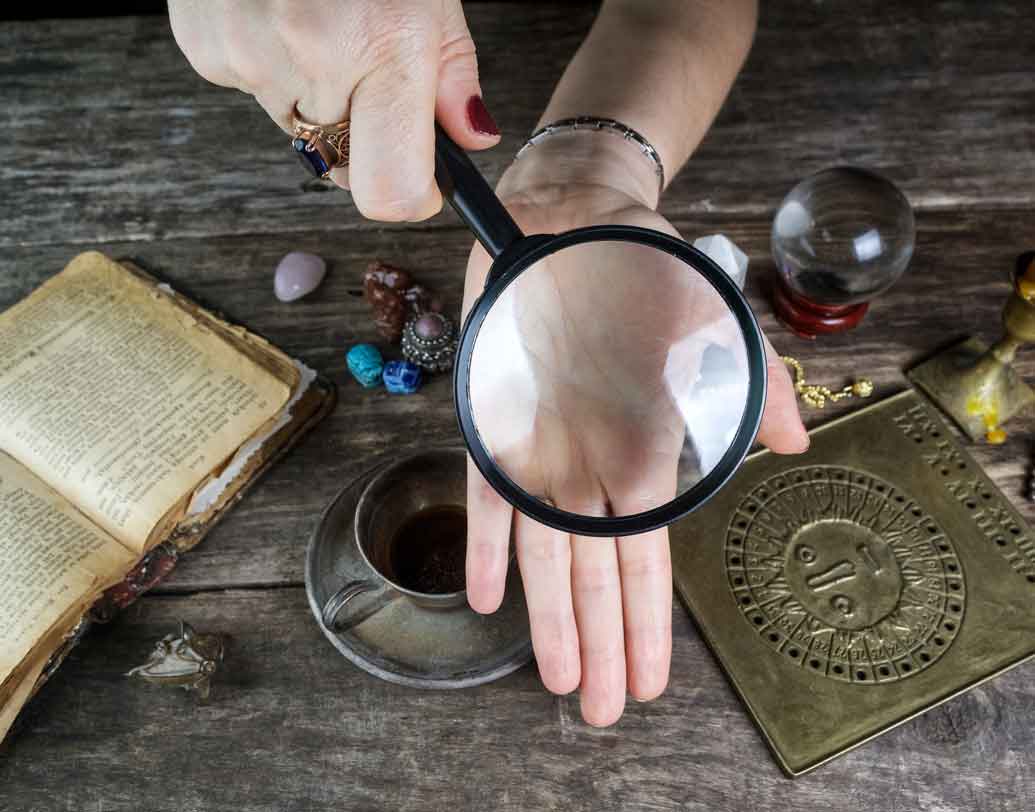 কোষ্ঠীবিচার বা যোটকবিচার একেবারেই নিষিদ্ধ লুইজিয়ানার নিউ ওরলিয়ান্সে। এমনকি, নবদম্পতির উদ্দেশে তাঁদের বিবাহিত জীবন নিয়ে কোনও ভবিষ্যদ্বাণী করাও এখানে আইনবিরুদ্ধ।