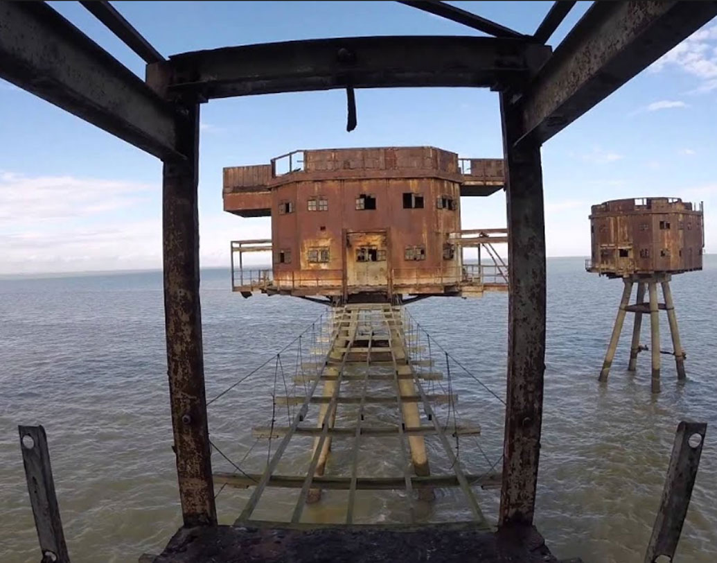 ১৯৪২ সালে লন্ডনের টেমস নদীর উপর গড়ে তোলা হয়েছিল এই দুর্গ। ব্রিটিশ সিভিল ইঞ্জিনিয়ার গুয়ে মনসেলের নামানুসারে একযোগে এই দুর্গগুলিকে বলা হয় মনসেল ফোর্ট। কারণ তিনিই এই দুর্গের নকশা করেন।