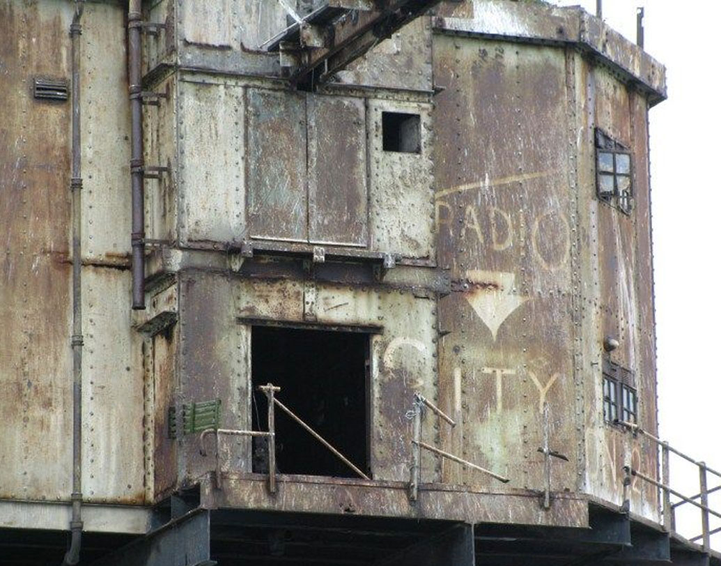 সেনা ফাঁকা করে দেওয়ার পর আর কোনও কাজ ছিল না দুর্গের। পরে সরকারি অনুমতি ছাড়াই রেডিয়ো ব্রডকাস্টিং শুরু হয় রেডস্যান্ড দুর্গ থেকে। পরে এই রেডস্যান্ড দুর্গ সংরক্ষণের জন্য প্রজেক্ট রেডস্যান্ড চালু হয়। ২০০৭-০৮ সাল নাগাদ বিনা অনুমতির রেডিয়ো ব্রডকাস্টিংকে হটিয়ে দিয়ে এই দুর্গ থেকে রেডস্যান্ড রেডিয়ো শুরু হয়।