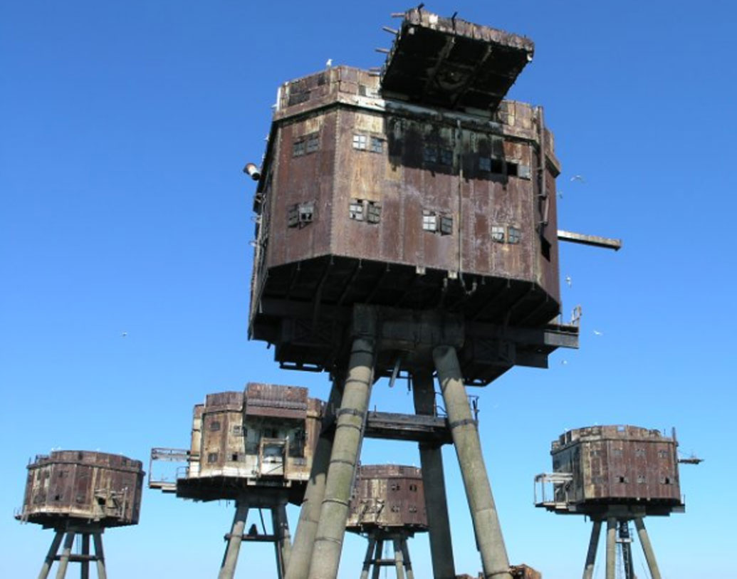 ২০০৫ সালে ৩৬ দিনের জন্য সিভারিং দুর্গে ছিলেন লেখক স্টিফেন টার্নার। একেবারে বিচ্ছিন্ন থেকে তিনি নিজের ব্লগ এবং বই লেখায় ব্যস্ত ছিলেন এই দুর্গে।