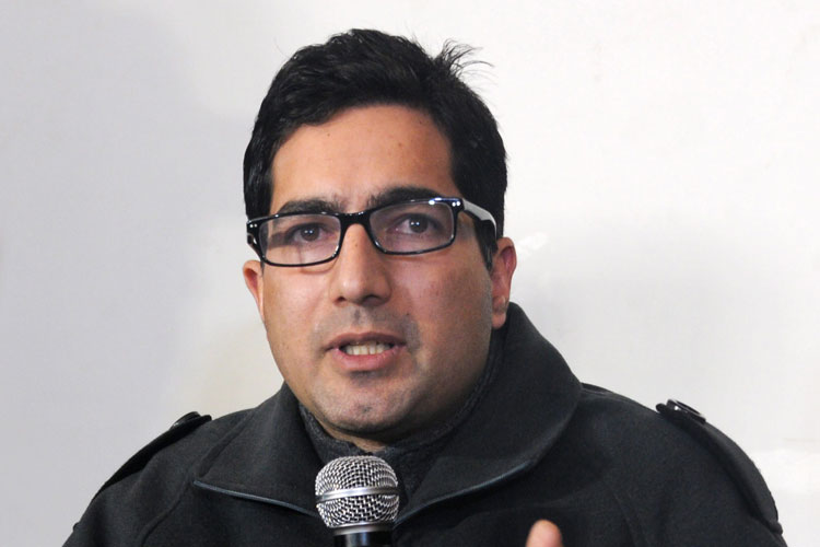 শুক্রবার সাংবাদিক বৈঠকে শাহ ফয়জল। ছবি: পিটিআই। 