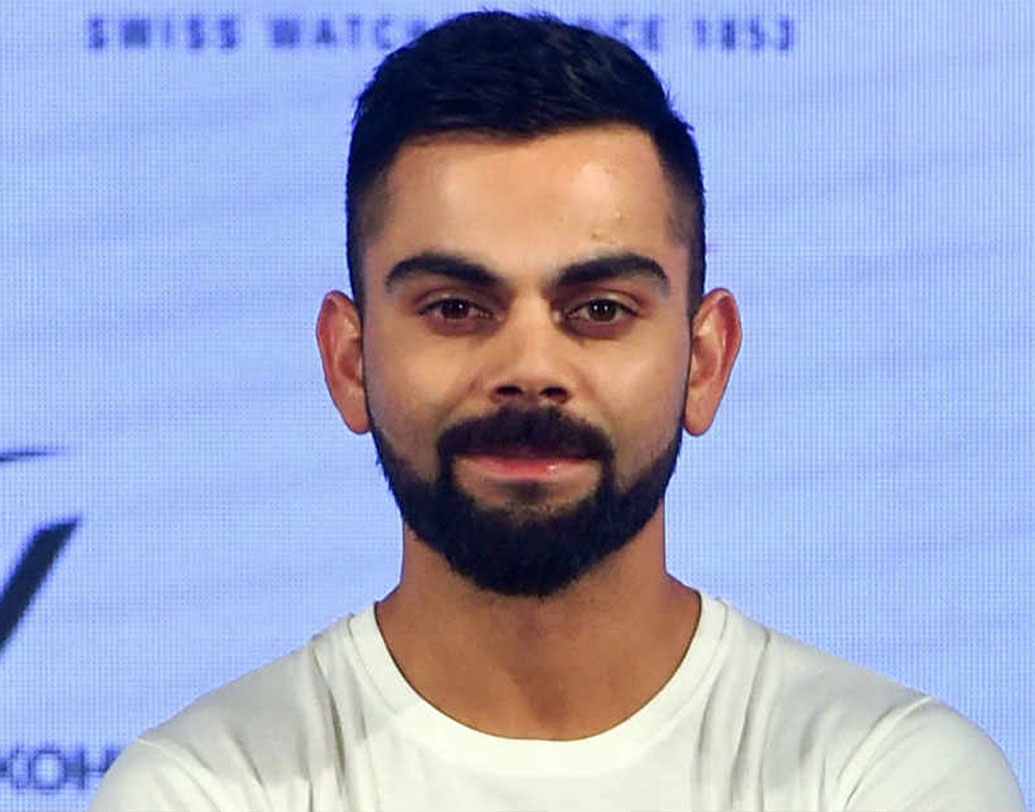 ভারতীয় ক্রিকেট অধিনায়ক বিরাট কোহালি ছাড়া আর কার দখলে থাকতে পারে প্রথম স্থানটি। ডাফ অ্যান্ড ফেল্পসের এই সমীক্ষায় ‘দ্য বোল্ড, দ্য বিউটিফুল অ্যান্ড দ্য ব্রিলিয়ান্ট’-এই তিনটি বৈশিষ্টের ভিত্তিতে যে রিপোর্ট এসেছে তাতে বলিউড তারকাদের পিছনে ফেলে দিয়েছেন বিরাট। এই মুহূর্তে বিরাটের ব্র্যান্ড ভ্যালু প্রায় ১৭০.৯ মিলিয়ন ডলার অর্থাৎ ভারতীয় মুদ্রায় প্রায় ১২০৫ কোটি টাকা।  