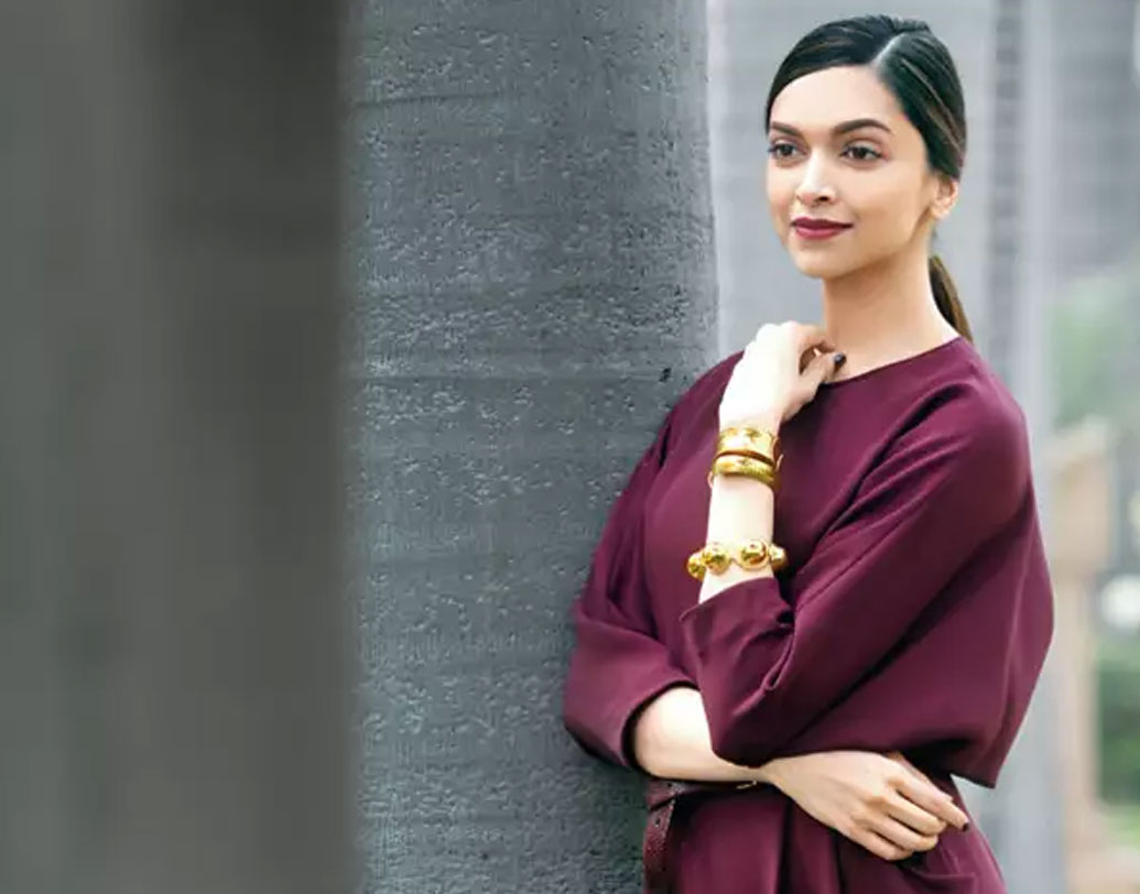 সমীক্ষা অনুযায়ী, ই-কমার্স, রিটেল, এফএমসিজি ও স্মার্টফোনের বাজারে সবচেয়ে বেশি ব্যবসা দিয়েছেন এই সেলেব্রিটিরা। তরুণ প্রজন্মের মধ্যেও সবচেয়ে জনপ্রিয় এঁরাই। এতে শাহরুখ বা সলমন নন, দ্বিতীয় স্থানটি দখল করেছেন বলিউড নায়িকা দীপিকা পাড়ুকোন। ‘পদ্মাবত’ নায়িকার ব্র্যান্ড ভ্যালু প্রায় ১০২.৫ মিলিয়ন ডলার অর্থাৎ ভারতীয় মুদ্রায় প্রায় ৭২৩ কোটি টাকা