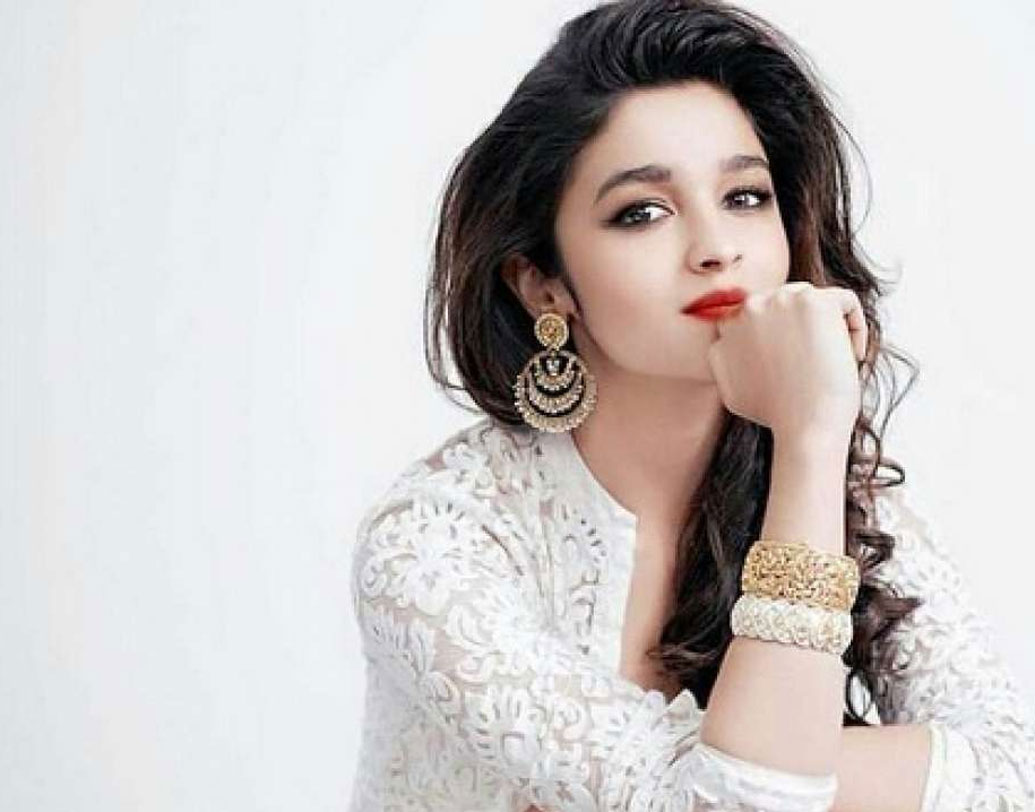 অষ্টম স্থানে রয়েছেন আলিয়া ভট্ট। তাঁর ব্র্যান্ড ভ্যালু এই মুহূর্তে ৩৬.৫ মিলিয়ন ডলার অর্থাৎ ভারতীয় মুদ্রায় প্রায় ২৫৮ কোটি টাকা।