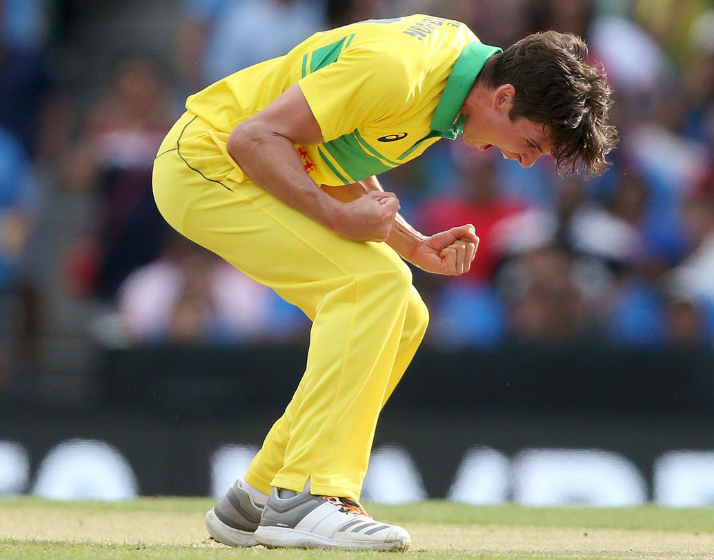 মাত্র ২৬ রানে ৪ উইকেট তুলে নিয়ে ম্যাচের সেরা হন অস্ট্রেলিয়ার জে রিচার্ডসন। প্রথম ম্যাচ জিতে সিরিজে ১-০ এগিয়ে গেল অস্ট্রেলিয়া। ছবি: এপি।