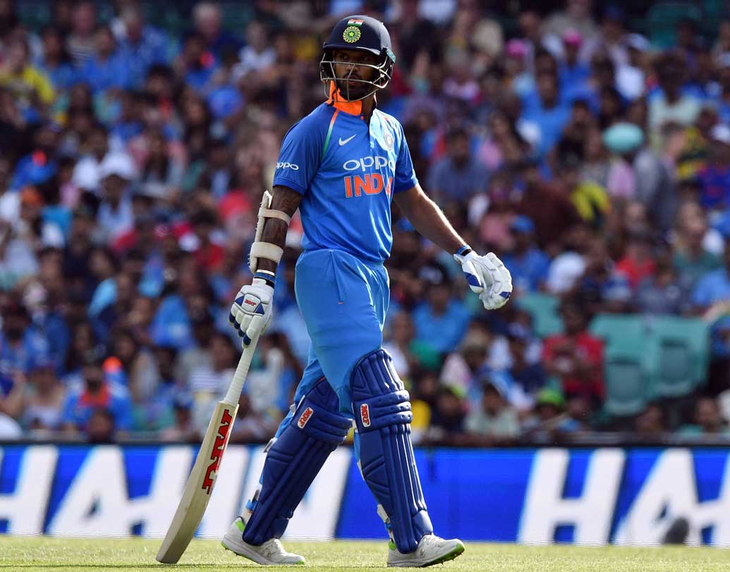 দ্বিতীয় স্থানে নামার কথা শিখর ধওয়নের। যদিও গত ম্যাচে শূন্য রানেই ক্রিজে ফিরে গিয়েছেন তিনি।