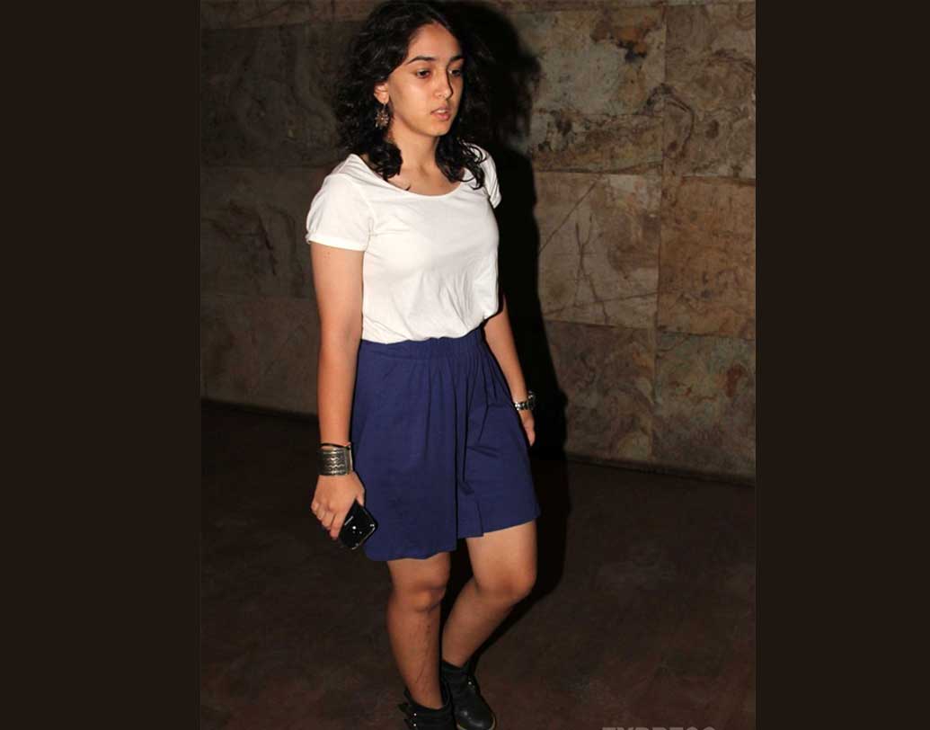 খেলাধূলাতেও তাঁর বেশ আগ্রহ রয়েছে। এই তরুণী পশুদের অধিকার রক্ষা সংগঠনেও কাজ করেছেন।