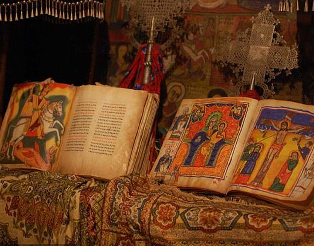 মহিলা কি ল্যাপিস লাজুলি পাথর থেকে অন্য কিছু বানাতেন? গবেষকরা বলেছেন, হালকা ছাই রং থেকে উজ্জ্বল নীল রঙের রঞ্জক বানানোর পদ্ধতিও ইউরোপে তখনও আসেনি। তাই লেখক-চিত্রশিল্পী না হলে দাঁতের ফাঁকে এই পদার্থ পাওয়া অসম্ভব। এই ল্যাপিস লাজুলি যার ক্যারাট পিছু মূল্য প্রায় ১১ হাজার টাকা। যেটি ব্যবহার করা হয় সেমিপ্রেশাস স্টোন হিসাবে।