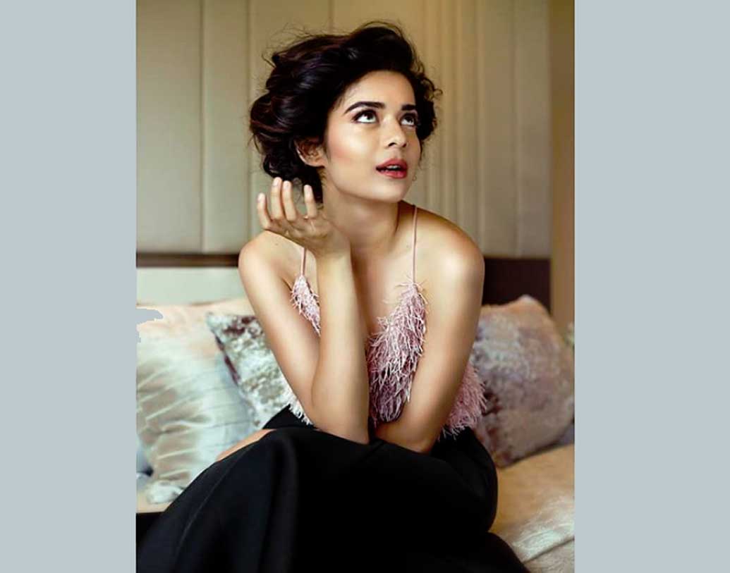 মাস কমিউনিকেশনে স্নাতক স্তরের পড়াশোনা শেষ করেছেন মিথিলা, তাও পাঁচ বছর আগেই। পড়াশোনায় ভাল ছিলেন বরাবর। তিনি একজন পশুপ্রেমী বটে।