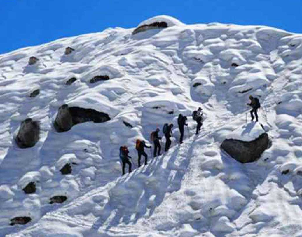 অক্সিজেন কম থাকায় স্মৃতি চলে যায় অনেক সেনার। এই শিবিরে একবার থাকলে সমতলে ফিরে আসার পরও স্বাভাবিক হয় না শরীর। তাপমাত্রা অত্যন্ত কম থাকায় শরীরে থাবা বসায় তুষারক্ষত। হাত-পা-আঙুল হারানোর ঘটনার নজির খুব একটা কম নয়। বিশেষ ভাবে তৈরি দস্তানা না পরে বন্দুকের ধাতব অংশ স্পর্শ করলেও থাবা বসাতে পারে তুষারক্ষত।