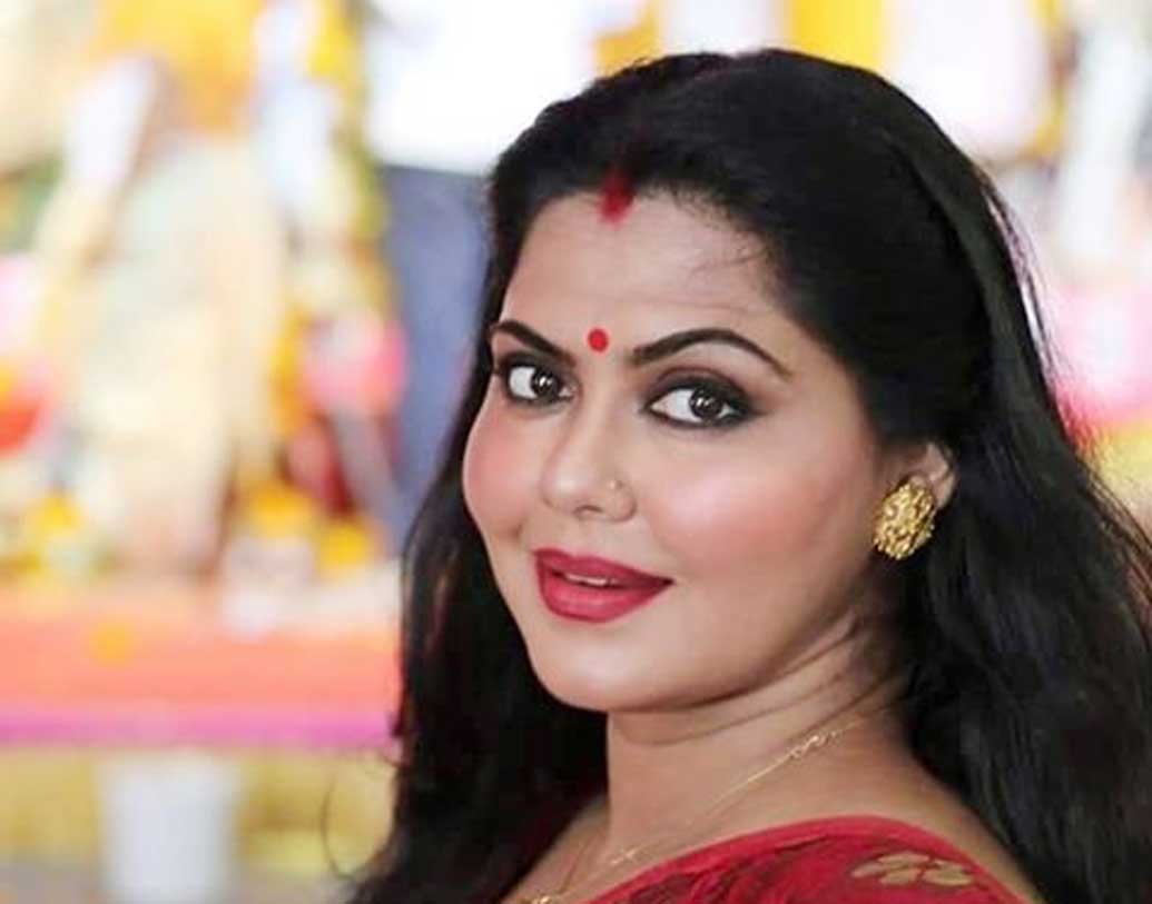 এই নায়িকাকে ভোজপুরি সিনেমার ড্রিমগার্লও বলা হয়।