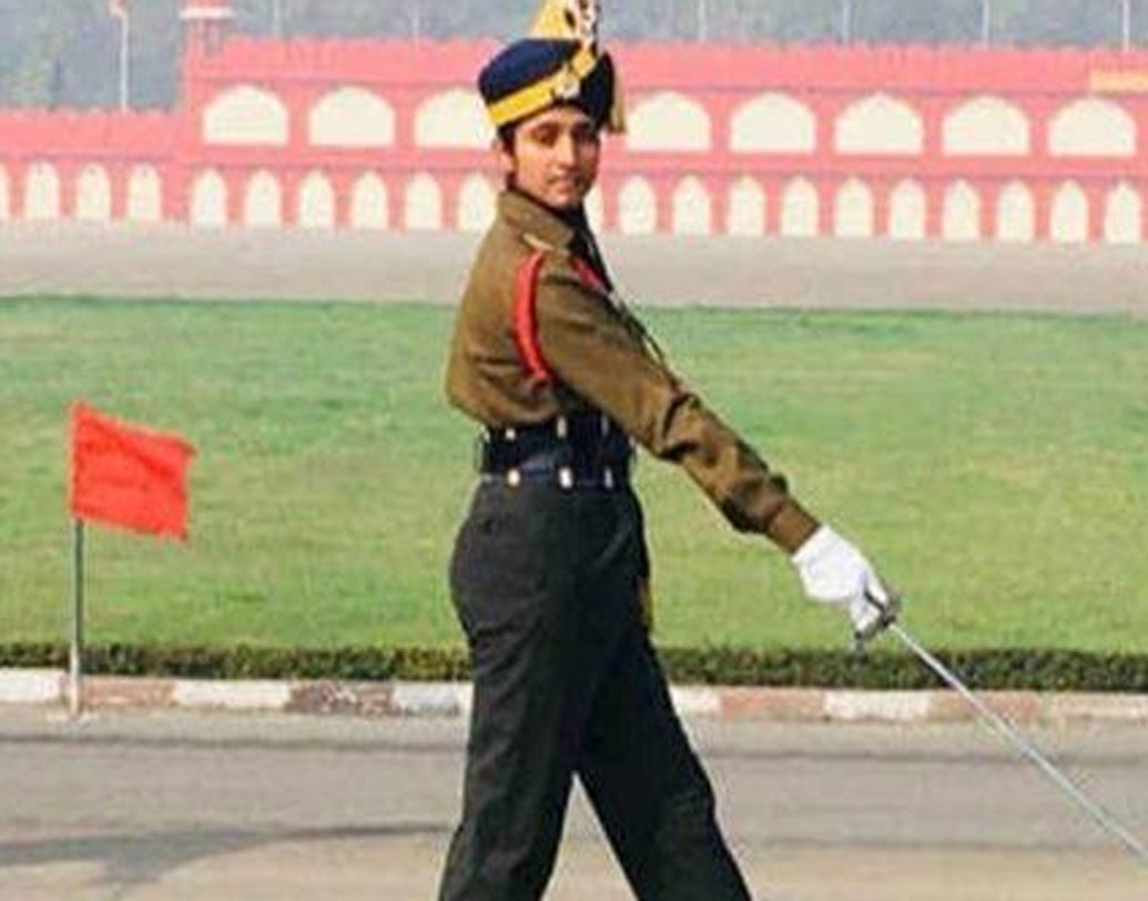 এনসিসি থার্টি এইট স্পেশ্যাল এন্ট্রির মাধ্যমে সেনা অফিসারদের ট্রেনিং অ্যাকাডেমিতে যোগদান করেছিলেন ভাবনা।