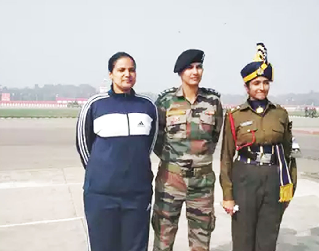 তবে সেনা দিবসেই নয়। ২৬ জানুয়ারি প্রজাতন্ত্র দিবসের প্যারাডেও এই দুই গ্রুপকে দেখা যাবে।