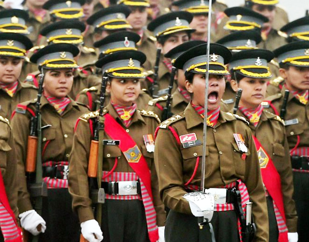 এমনতর সুবর্ণ সুযোগ পেয়ে ভাবনা কস্তুরী বললেন, ‘‘এটাই বোঝচ্ছে গোটা দেশে মহিলাদের গ্রহণযোগ্যতা কী ভাবে বাড়ছে। পরিবর্তন আর বিবর্তন দুটোই হচ্ছে সমগ্র সংগঠনে। বাড়ছে মহিলা অফিসারদের গ্রহণযোগ্যতা।’’