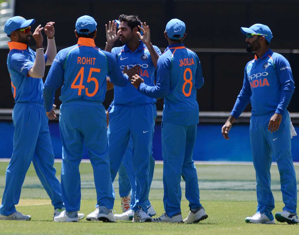 অস্ট্রেলিয়ার নয় উইকেটে ২৯৮ রান তাড়া করতে নেমে অ্যাডিলেডে ভারত জিতল ৬ উইকেটে। সিরিজে সমতা ফিরিয়ে ফের নিজেদের জায়গাটা ফিরিয়ে আনল বিরাট কোহালির দল। কিন্তু সিডনিতে হারের পর কী ভাবে এল সাফল্য? জেতার মূল কারণগুলোই বা কী? দেখে নেওয়া যাক ভারতের জয়ের প্রধান ১১ কারণ।