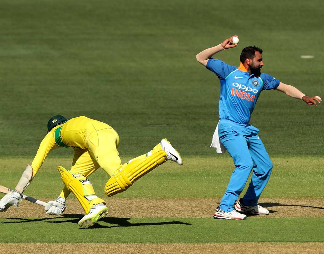 পেসার মহম্মদ শামিও ছিলেন ভাল ছন্দে। ১০ ওভারে ৫৮ রান দিয়ে ৩টি উইকেট তুলে নেন তিনি।