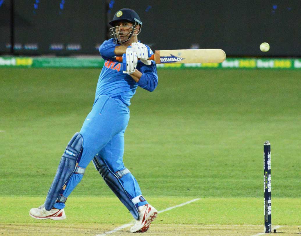 শেষ ওভারে ছয় মেরে যে কত ম্যাচ জিতিয়েছেন মহেন্দ্র সিংহ ধোনি, তার ইয়ত্তা নেই। ৫৫ বলে অপরাজিত ৫৪ করলেন মাহি। কোহালি আউট হওয়ার পর তিনিই জয় এনে দেন ভারতকে। বিশ্বকাপের আগে ফিনিশার ধোনির ফর্মে ফেরা স্বস্তিতে রাখবে দলকে।