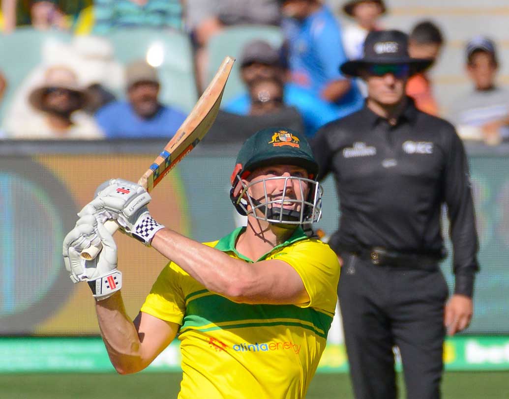 শন মার্শ, গ্লেন ম্যাক্সওয়েল আউট হতেই ধসে যায় অজি ব্যাটিং। ওই সময় ১৫-২০ রান কমে যাওয়াটাই ম্যাচের অন্যতম টার্নিং পয়েন্ট।