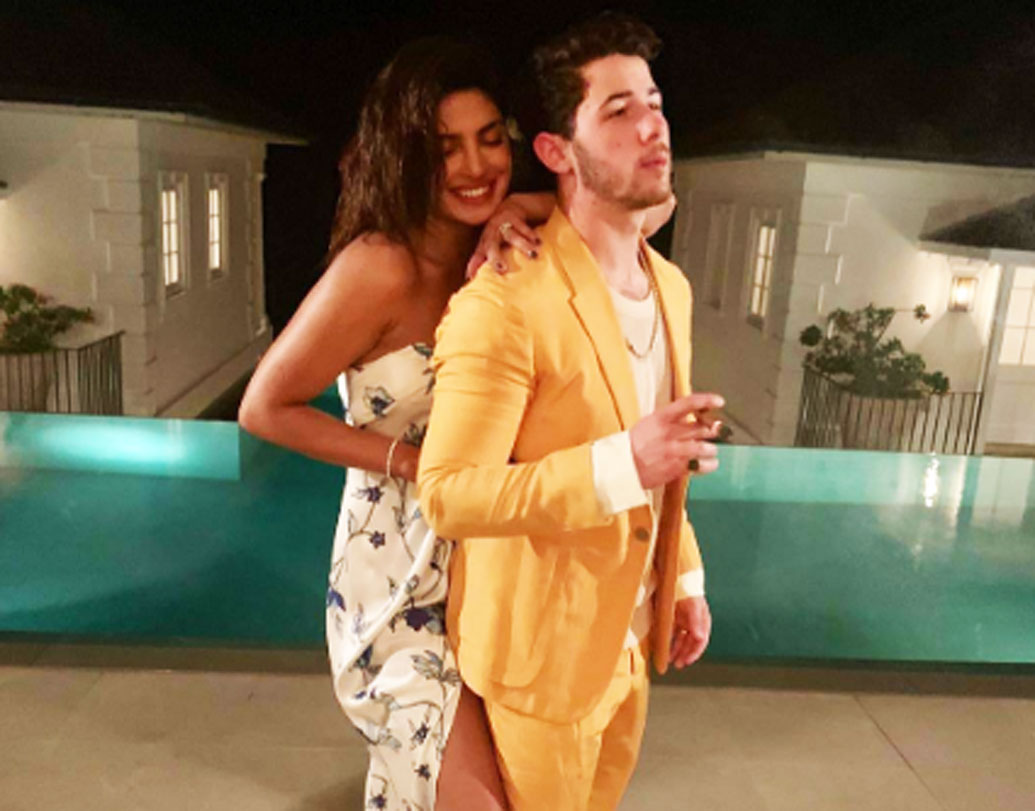 হলিউডেও নিজের ছবির প্রোমোশন করবেন পিগি চপস। রেবেল উইলসন, লিয়াম হেমসওয়ার্থের সঙ্গে ‘ইজন্ট ইট রোম্যান্টিক’ প্রোমোট করতে দেখা যাবে অভিনেত্রীকে।