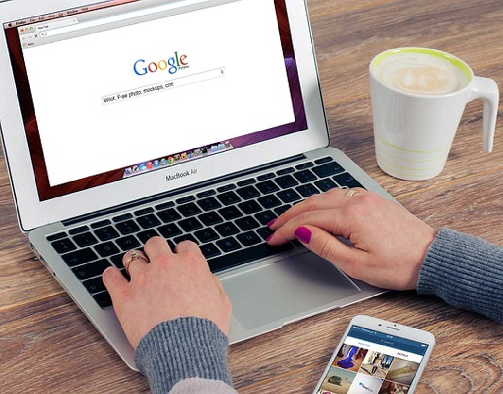 ইন্টারনেট ব্যবহার করে ইমেল চেক করা, ইন্টারনেট ব্রাউজিং করা অথবা ভিডিয়ো দেখার ক্ষেত্রে গুরুত্বপূর্ণ হয়ে ওঠে ডাউনলোড স্পিড। এদিকে ছবি ভিডিয়ো অন্যান্য ফাইল 'অ্যাটাচ' করে পাঠানোর জন্য কাজে লাগে আপলোডিং স্পিড।