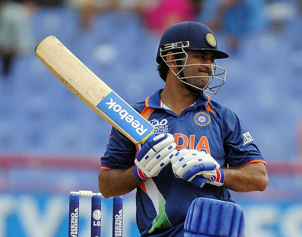 এমএস ধোনি: মাঝে কিছু দিনের অফ ফর্ম বিশ্বকাপে দলে থাকা নিয়ে সংশয় তৈরি করছিল। কিন্তু, প্রথমে সিডনিতে লড়াইয়ের চেষ্টা আর অ্যাডিলেডে দায়িত্বশীল অর্ধশত প্রমাণ দিল মিস্টার কুল ‘ব্যাক ইন ট্র্যাক’। ধোনির ফর্মে ফেরা নিসন্দেহে কোহালিদের বড় স্বস্তি।