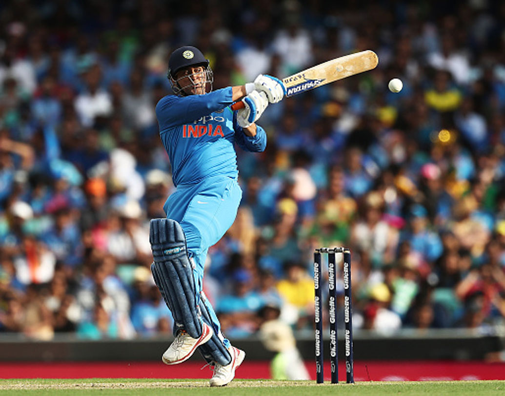 বলতেই হবে অ্যাডিলেডে ধোনির হাফ-সেঞ্চুরির ইনিংসের কথাও। বিরাট কোহালি শতরান করলেও এক সময় চাপে পড়ে গিয়েছিল দল। কিন্তু, কার্তিককে সঙ্গে নিয়ে ঠান্ডা মাথায় ম্যাচ শেষ করেন এমএসডি। তিনি নিজে ৫৫ রানে অপরাজিত থাকেন।