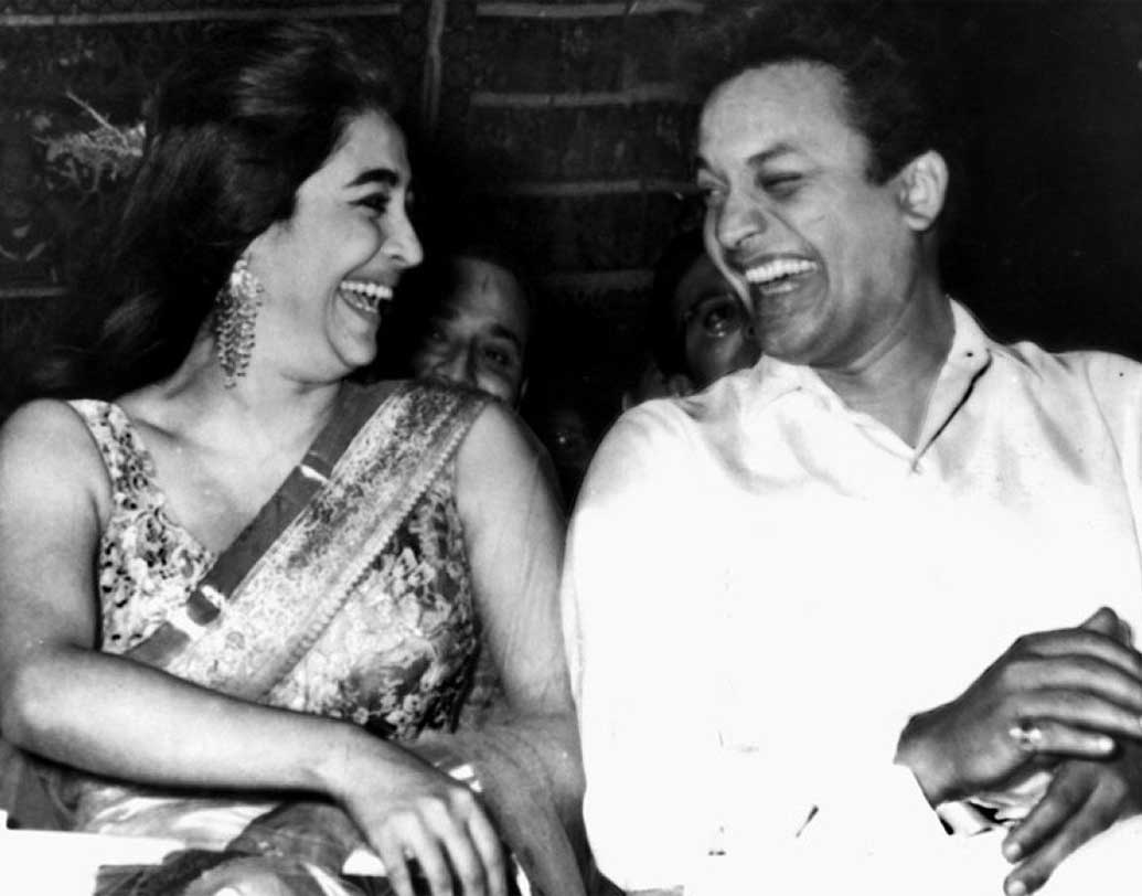 তাঁর গগনচুম্বী সাফল্যে উত্তমকুমারও নাকি ঈর্ষান্বিত হয়ে বলেছিলেন, ‘সুচিত্রা সেন মুম্বইয়ে সিনেমায় চুক্তি করার পর ‘প্রাউড’ হয়েছেন, অর্থ নিয়েও তাঁর গর্ব রয়েছে।’ যদিও উত্তমই তাঁর প্রিয় বন্ধু ছিলেন।