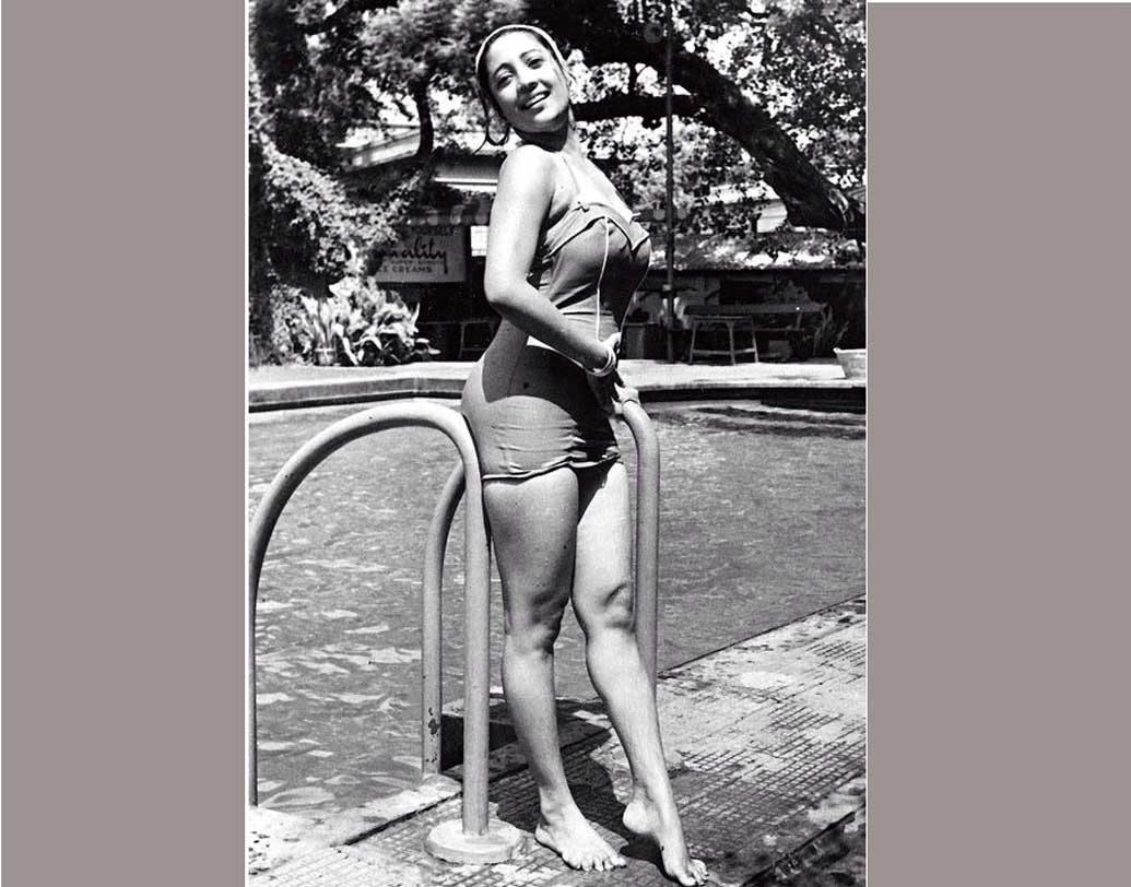 শ্বশুর আদিনাথ সেনের থেকে অনুমতি নিয়ে এক ‘অনিচ্ছুক শিল্পী’ হিসেবে সুচিত্রার টালিগঞ্জ স্টুডিয়ো পাড়ায় প্রবেশ। পরে তিনিই হলেন ডিভা।