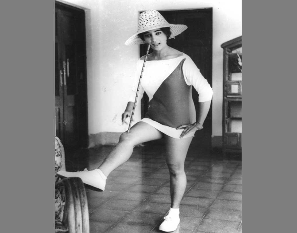 এরকম মোহময়ী নায়িকা কিন্তু কখনওই পাননি জাতীয় পুরষ্কারের সম্মান, ২০১৪ সালের ১৭ জানুয়ারি পৃথিবী ছেড়ে চলে গেলেও তাঁর অভিনয়ে এখনও মুগ্ধ আপামর ভারতবাসী।