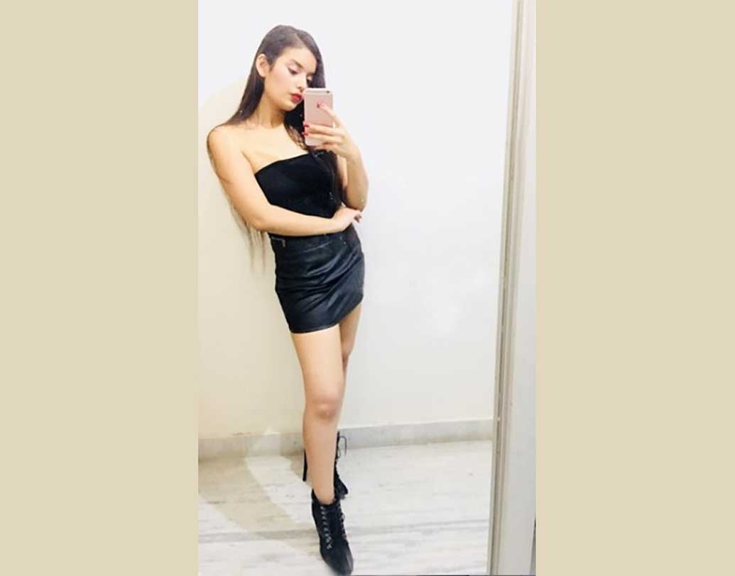 ওই ক্রিকেটারও বলেছেন, ঈশাকে তিনি খুশি রাখতে চান, কারণ ঈশাই তাঁর খুশি থাকার কারণ। কোন ক্রিকেটারের সঙ্গে এত বন্ধুত্ব এই তরুণীর?