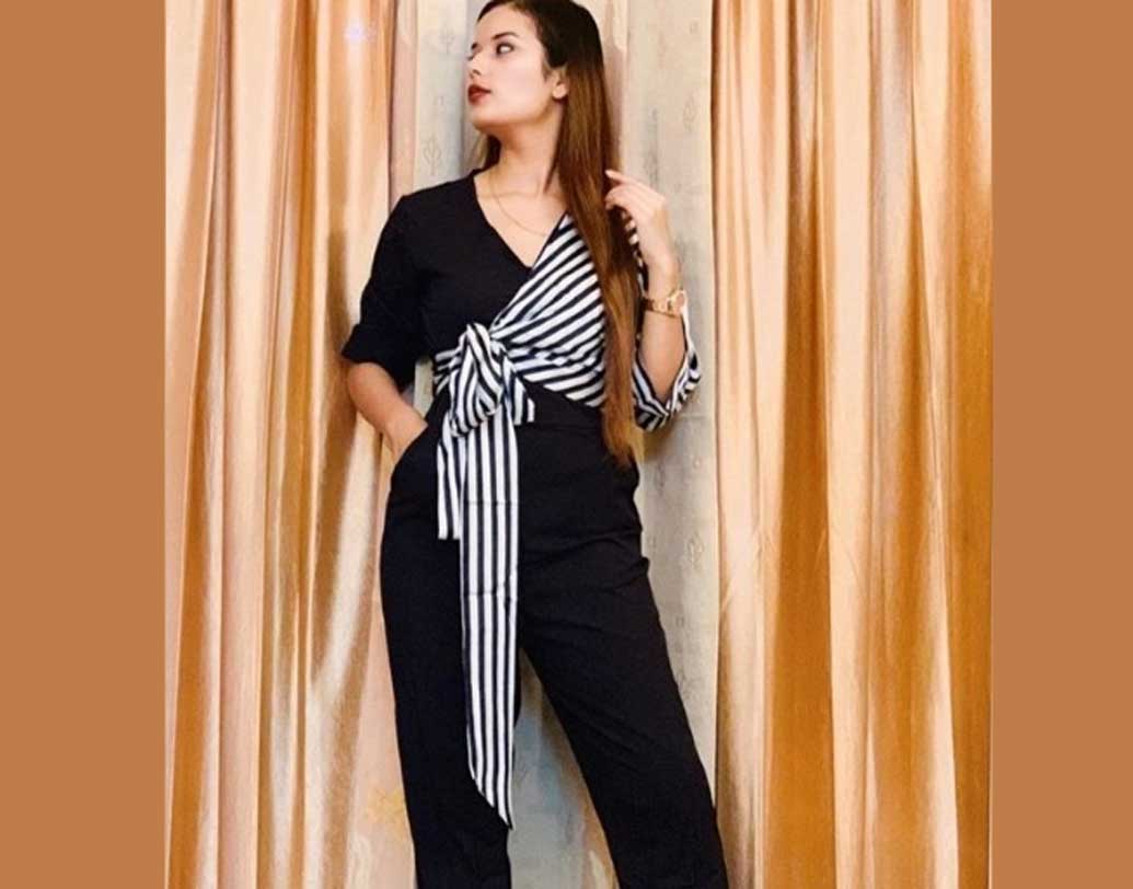 ওই ক্রিকেটার ঈশাকে ‘বিশেষ বন্ধু’ বললেও আসলে যে তাঁরা চুটিয়ে প্রেম করছেন, তা নিয়ে কোনও দ্বিধাই নেই নেটিজেনদের।