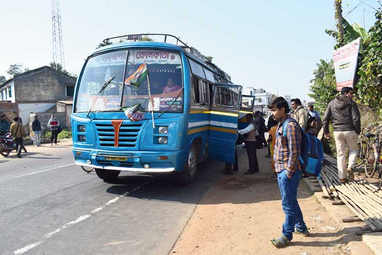 TMC supporters allegedly captured bus forcefully for Brigade meeting at Arambag