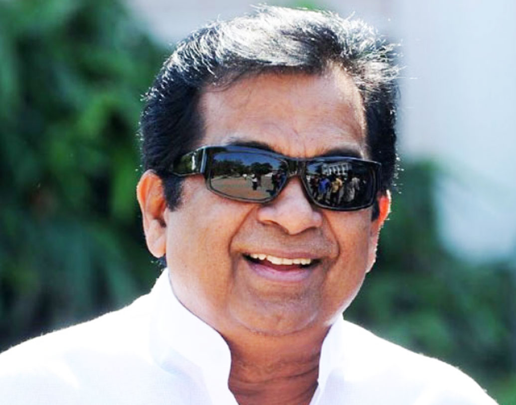 এই মুহূর্তে প্রায় ৩৬০ কোটি টাকার মালিক ব্রহ্মানন্দম। নামীদামি প্রায় সবরকমের গাড়িই রয়েছে অভিনেতার গ্যারেজে। অডি আর এইট, অডি কিউ সেভেন, মার্সিডিজ বেঞ্জ প্রায় সব গাড়িই রয়েছে ব্রহ্মানন্দের।