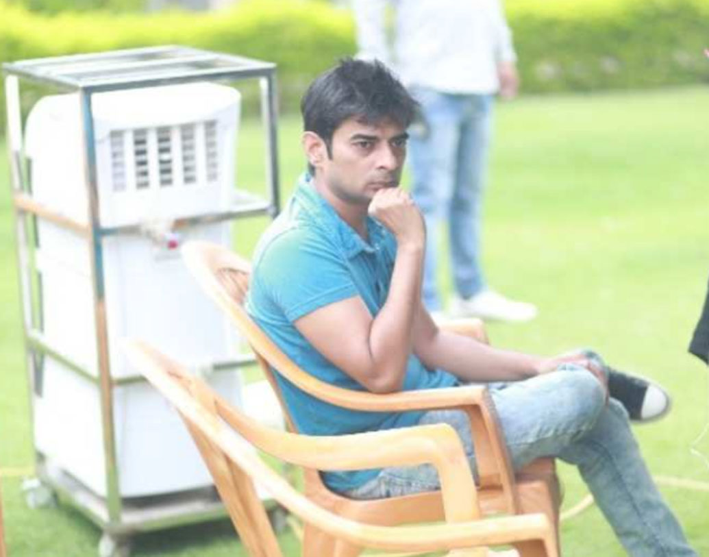 কাকে দিয়ে বাজপেয়ীর ভূমিকায় অভিনয় করানো যায়, এই চিন্তায় যখন মশগুল ছিলেন পরিচালক, তখনই তাঁর নজরে আসেন রাম অবতার। এর পর আর এক মুহূর্তও ভাবেননি গুট্টে। রাম অবতারকেই বাজপেয়ীর ভূমিকার জন্য বেছে নেন তিনি।