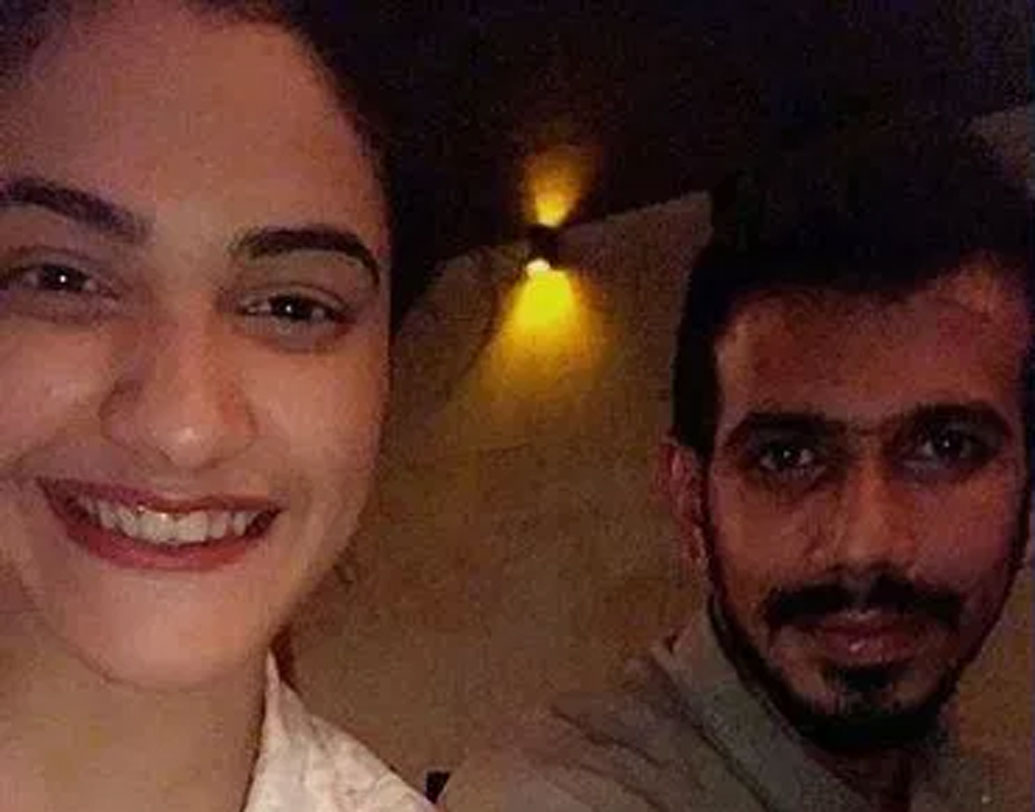 আইপিএল চলাকালীন চহালের সঙ্গে তাঁর একটি ঘনিষ্ঠ ছবিও সোশ্যাল মিডিয়ায় ঘুরছিল।