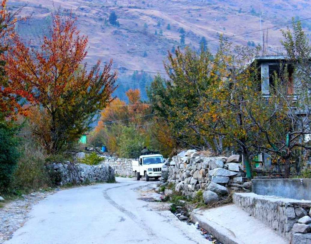 কারও মতে, এই সময় গভীর ধ্যান করে ঈশ্বর স্বর্গের পথে ফিরে যান। স্বর্গে যাওয়ার পথে অসুবিধার মুখে যাতে না পড়েন, তাই নাকি এই চল। তবে এই নিয়ে পৌরাণিক মতও রয়েছে।