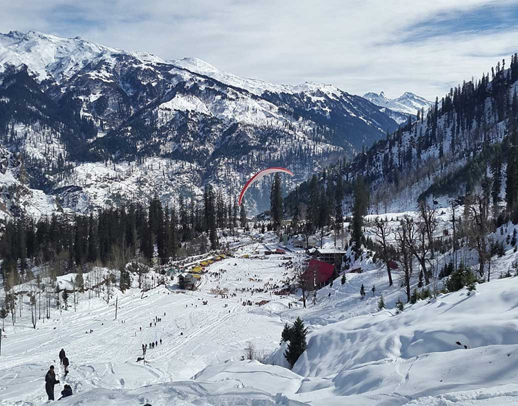 ফেব্রুয়ারির ২৫ তারিখের পর মন্দির খোলে। তা নিয়েও রয়েছে একটি মিথ। সেই সময়ে একটা ফুল যদি পড়ে থাকে মন্দিরের মেঝেতে, তা হলে তা গ্রামগুলির জন্য শুভ বলে মনে করা হয়। আর তা যদি না হয়?