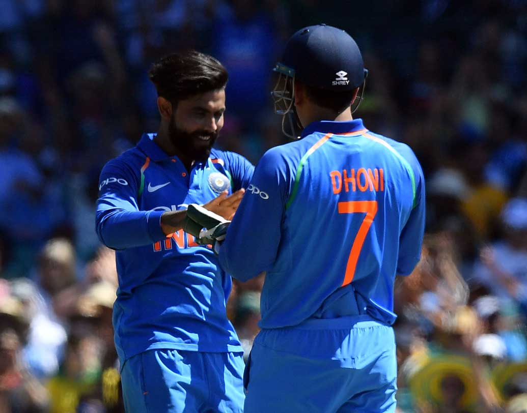 রবীন্দ্র জাডেজার কথা তো বলতেই হবে। টেস্টের পর একদিনের ম্যাচ। বলের পাশাপাশি ব্যাট হাতেও উজ্জ্বল। সঙ্গে স্যরের ফিল্ডিং নিয়ে তো কোনও কথাই হবে না।