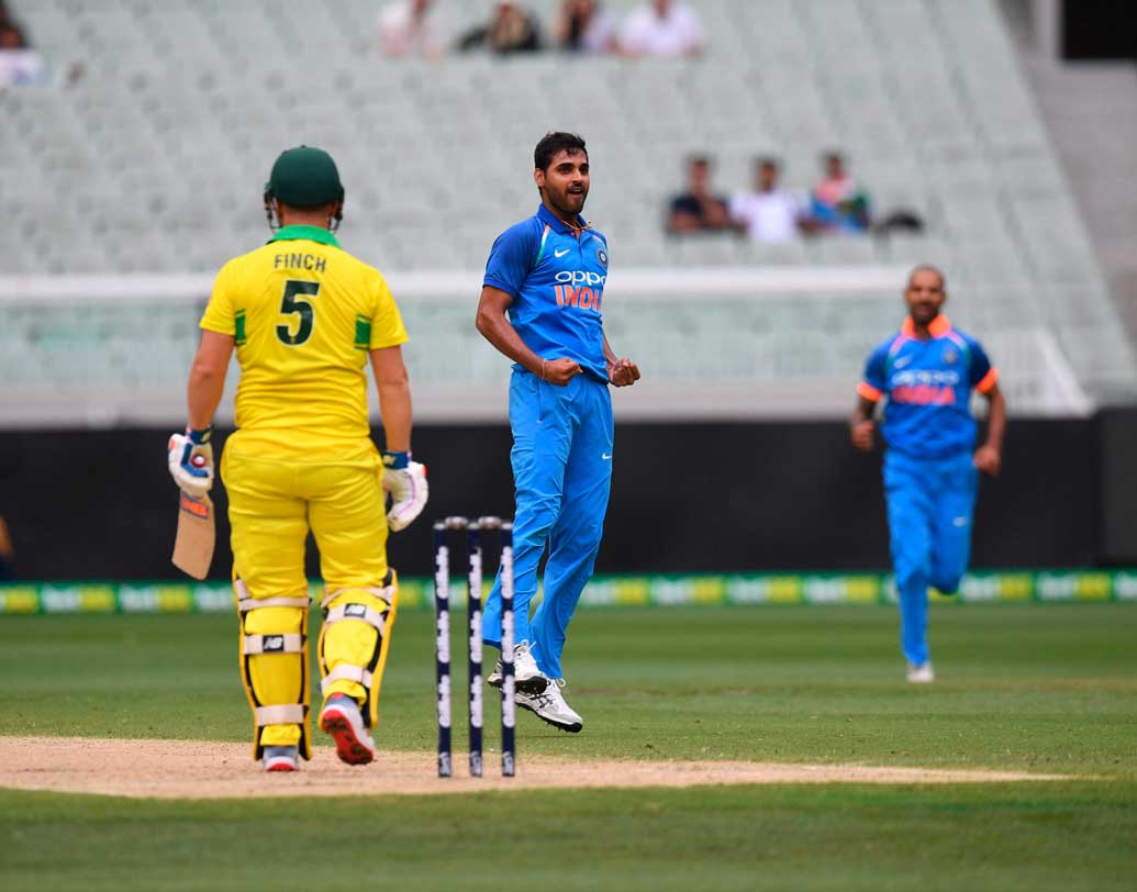 প্রথমেই বলতে হবে ভুবনেশ্বর কুমারের কথা। শুরুতেই দুই অজি ওপেনারকে ফিরিয়ে দিয়ে ধাক্কা দিয়েছিলেন ভুবি। বাকি ম্যাচে সেই ধাক্কা আর কাটিয়ে উঠতে পারেননি ম্যাক্সওয়েলরা।