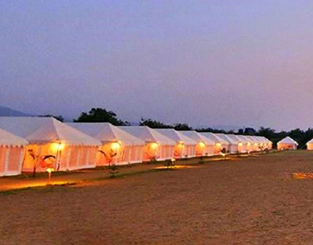 বলিউডের শিল্প নির্দেশক অনন্ত বাবুরাও মেলার বিলাসবহুল কয়েকটি তাঁবুর সাজসজ্জার দিকটি দেখছেন। সঞ্জয় লীলা ভন্সলীর সঙ্গে কাজ করেছেন তিনি।